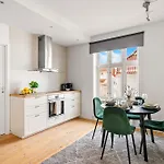 Authentic Charm In Famous Neighborhood Apartman