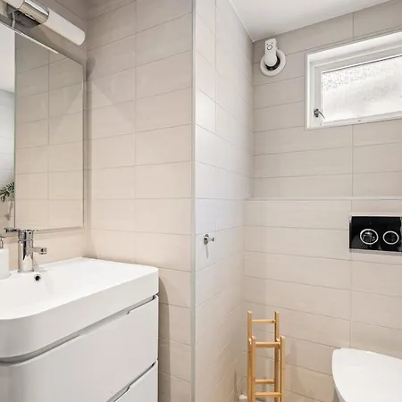 Authentic Charm In Famous Neighborhood *