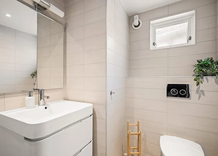 Authentic Charm In Famous Neighborhood *